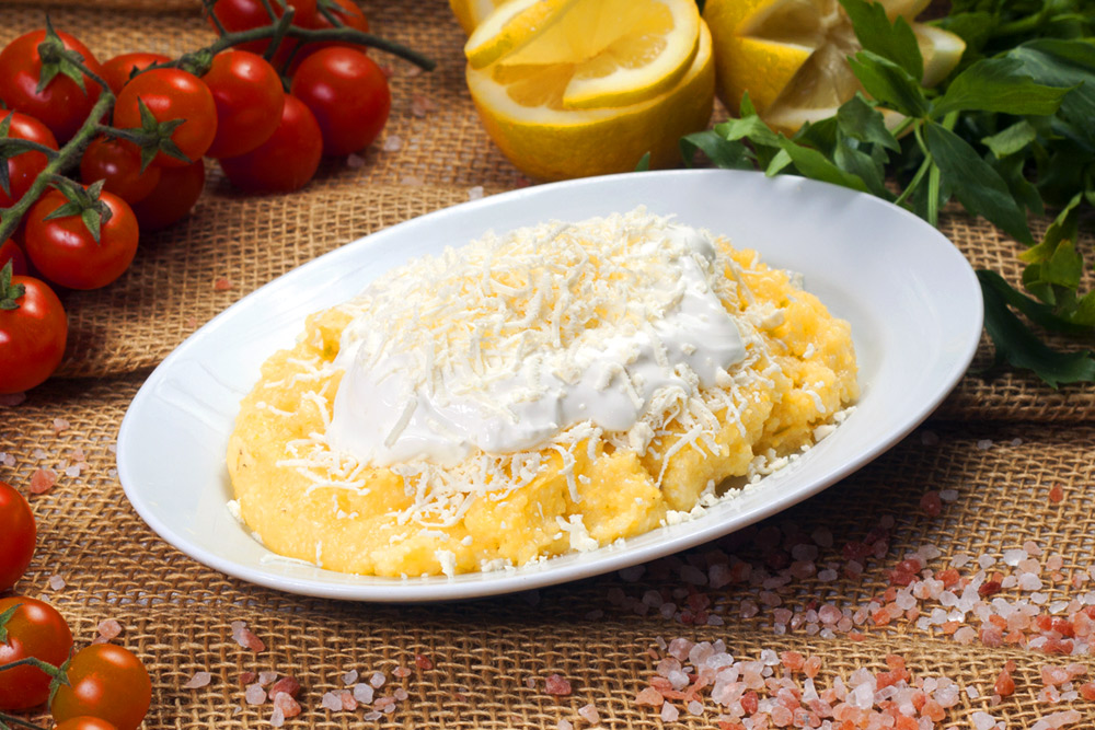Romanian Mămăligă cu Brânză și Smântână (Polenta with Cheese and Sour Cream)